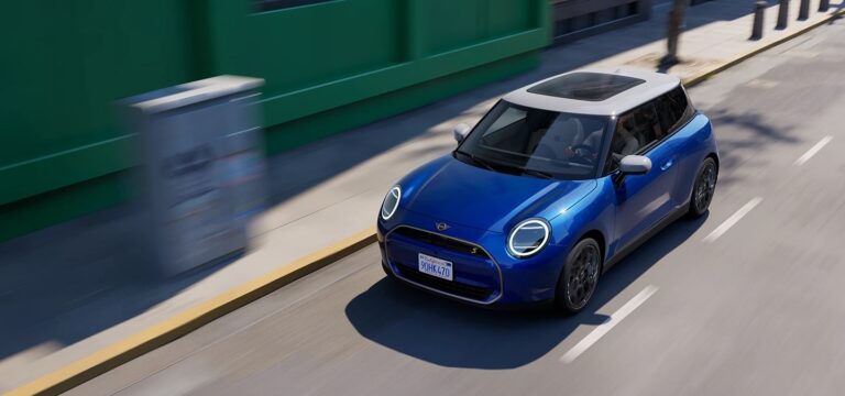 MINI Cooper Electric: Estilo y rendimiento en la movilidad eléctrica urbana MINI Cooper Electric