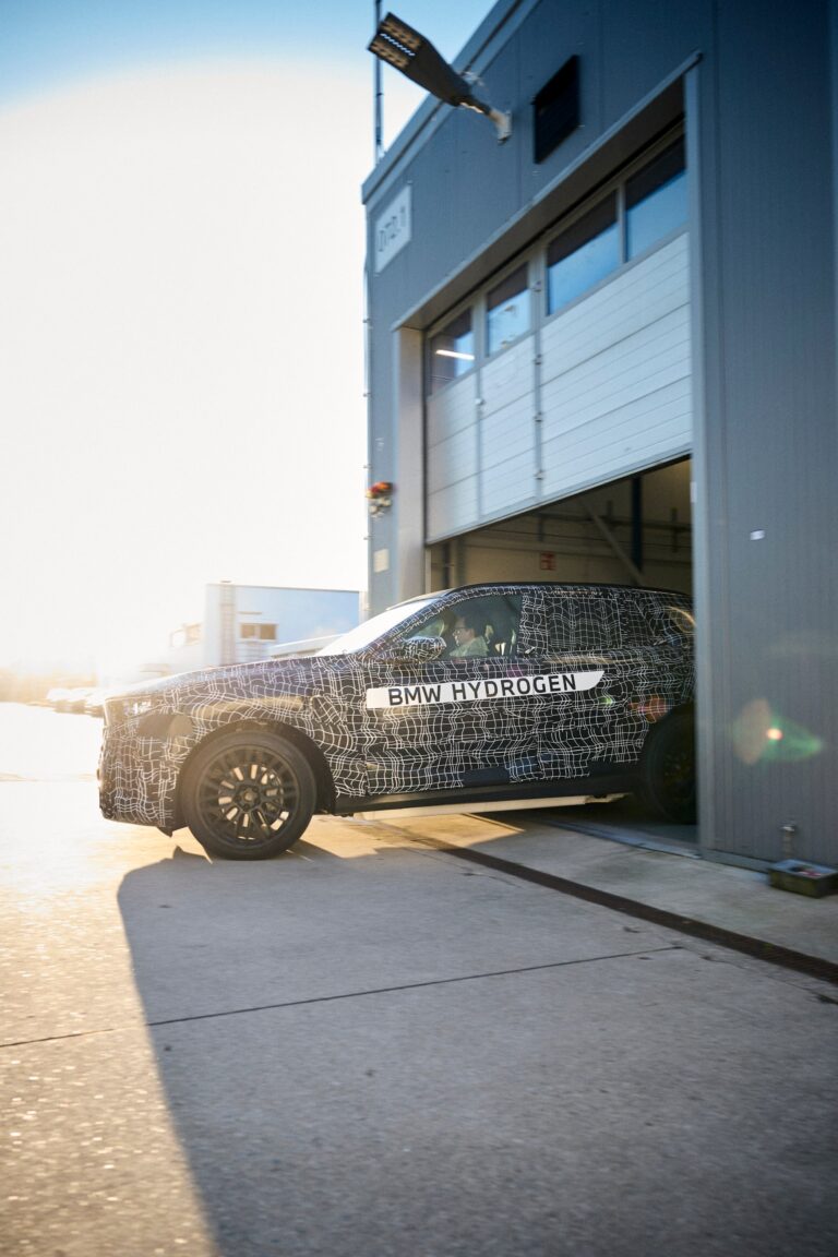 Top 7 SUV híbridos enchufables con sistemas de conducción semiautónoma más completos en 2026 Top 7 SUV híbridos enchufables con sistemas de conducción semiautónoma más completos en 2026