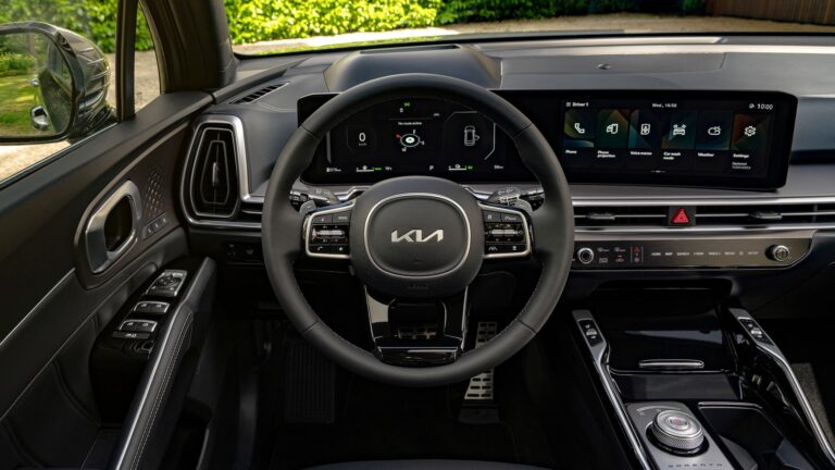 Los 7 SUV híbridos enchufables familiares ordenados por relación precio-equipamiento