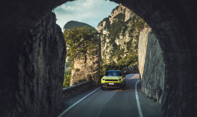 Jeep Compass 4xe vs Alfa Romeo Tonale PHEV: duelo de SUV PHEV compactos del mismo grupo