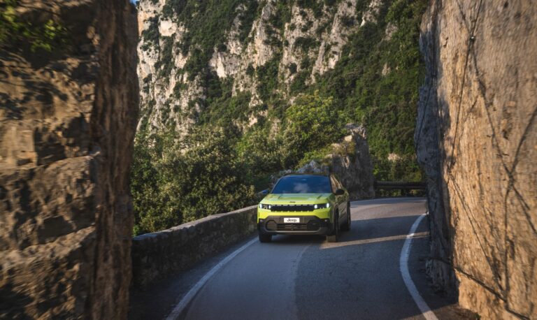 Jeep Compass 4xe vs Alfa Romeo Tonale PHEV: duelo de SUV-C PHEV del mismo grupo en 2026 Jeep Compass 4xe vs Alfa Romeo Tonale PHEV: duelo de SUV-C PHEV del mismo grupo en 2026