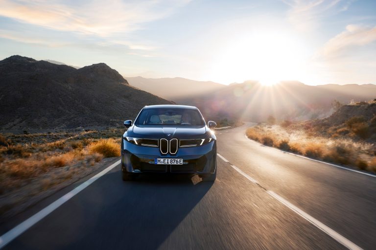 BMW iX vs Polestar 3: duelo de SUV premium eléctricos por tecnología, software y conducción asistida en 2026