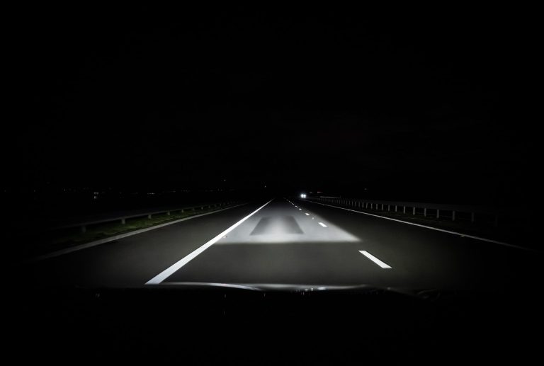 Cómo elegir un coche híbrido enchufable premium compacto en 2026: 6 claves si tu uso combina ciudad y viajes